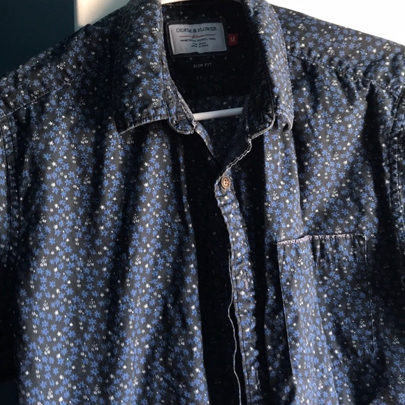 Men’s Medium Slim Fit Flower Print Button Up - Picture 1 of 2